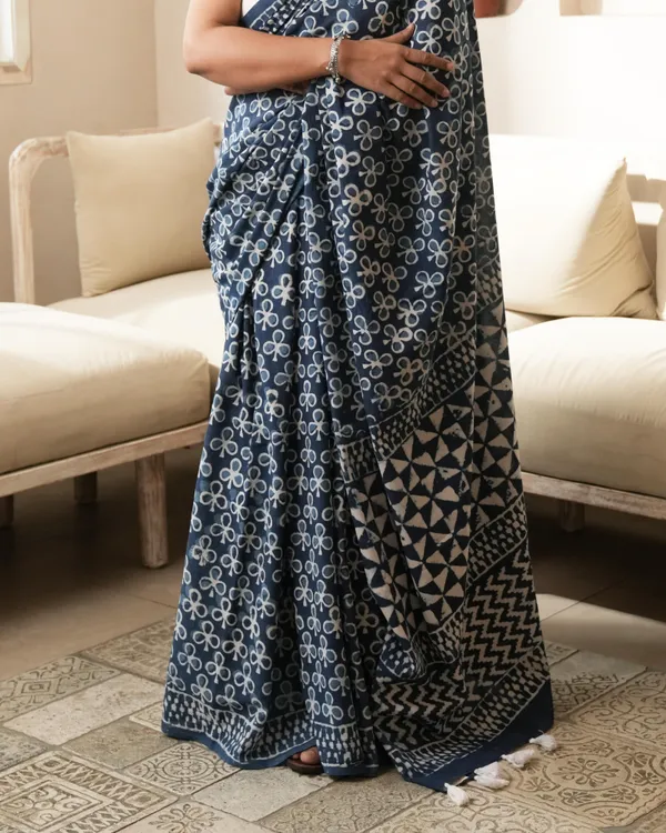 Indigo_Cotton_Traditional_Dabu_Print_Mul_Saree_For_Women